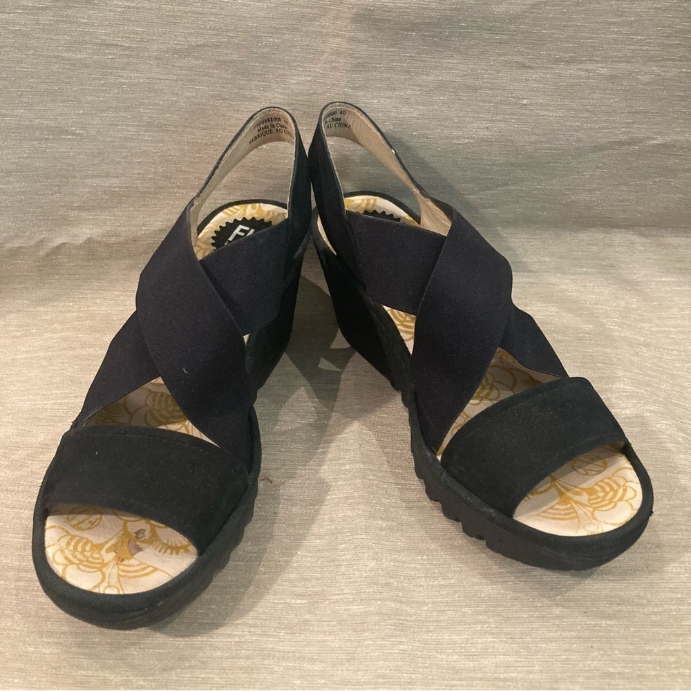 FLY LONDON Sz  40 Yaji Strap Pull On Comfort Stretch Crossover Straps Sandals